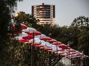 OS GUARDA CHUVAS DA PONTE LONDRINA