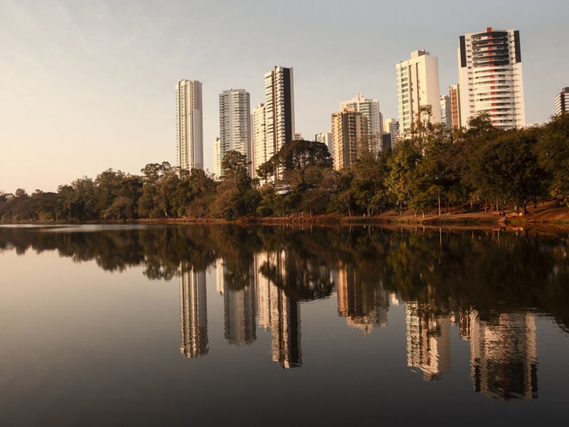 O REFLEXO DOS PRÉDIOS NO LAGO IGAPO LONDRINA