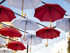 OS GUARDA CHUVAS DA CIDADE