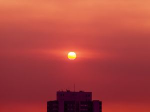 PAISAGEM DO CEU ROSADO NA CIDADE