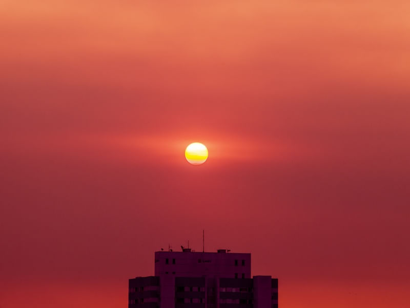 PAISAGEM DO CEU ROSADO NA CIDADE