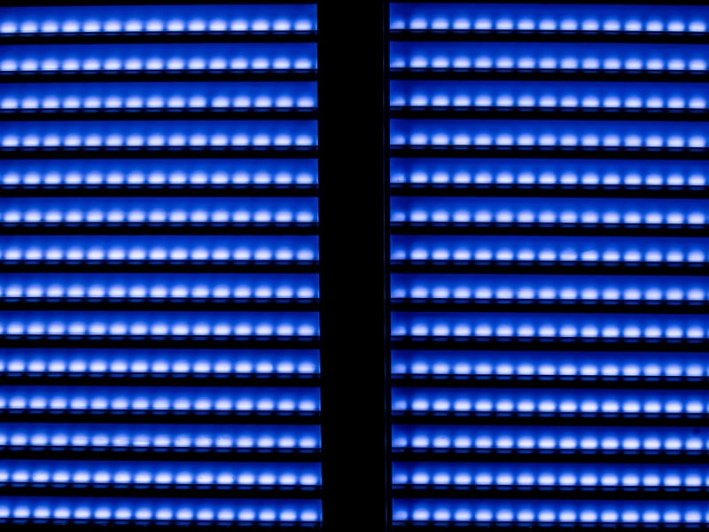 A TEXTURA DA JANELA AZUL