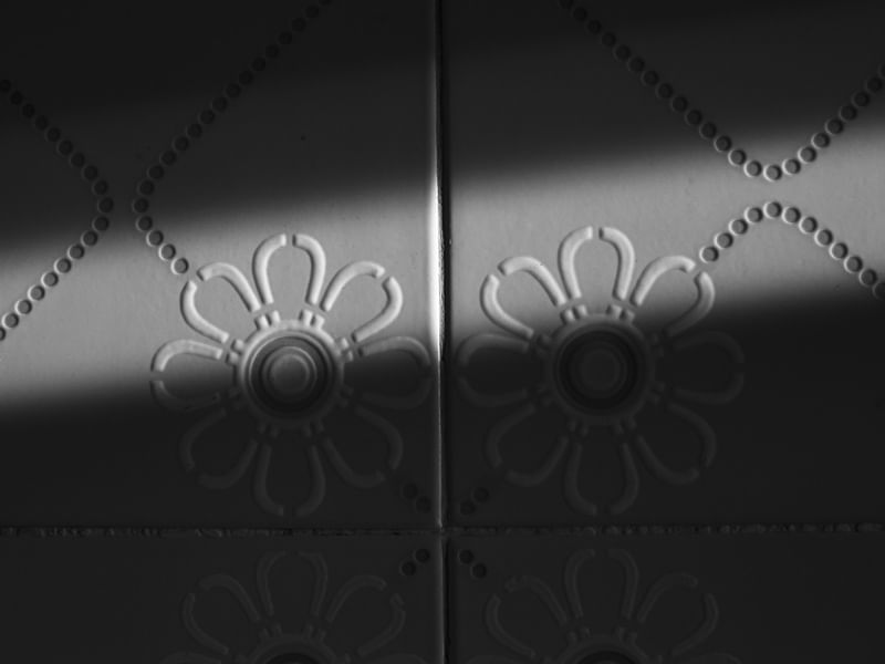 O DETALHE DA LUZ NOS AZULEJOS VINTAGE