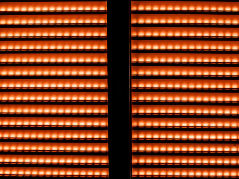 A LUZES DA JANELA LARANJA