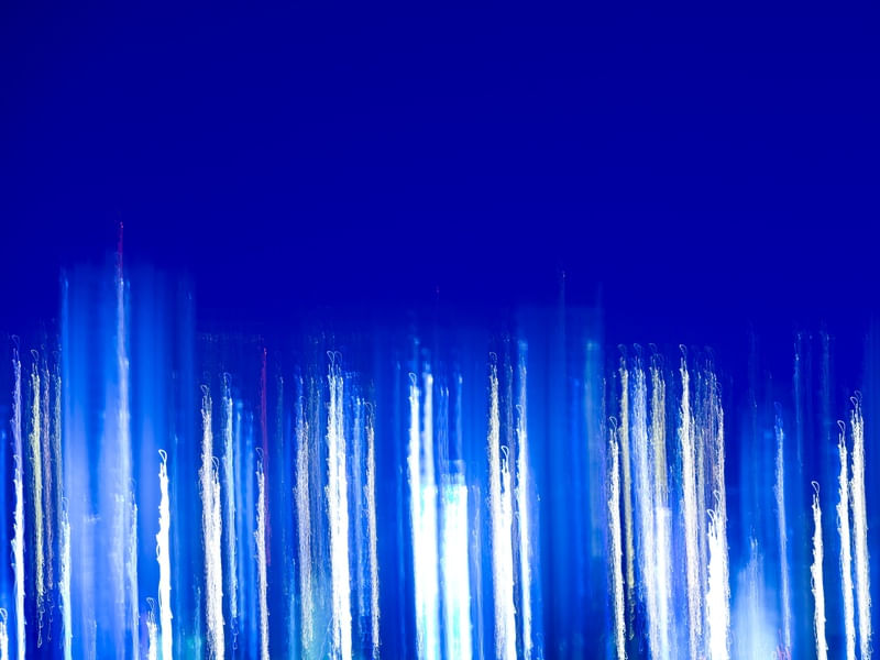 AS LUZES ABSTRATAS BRANCAS E O AZUL