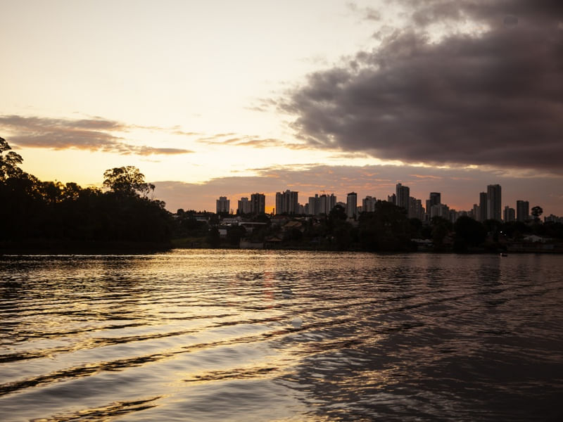 AS AGUAS DO LAGO