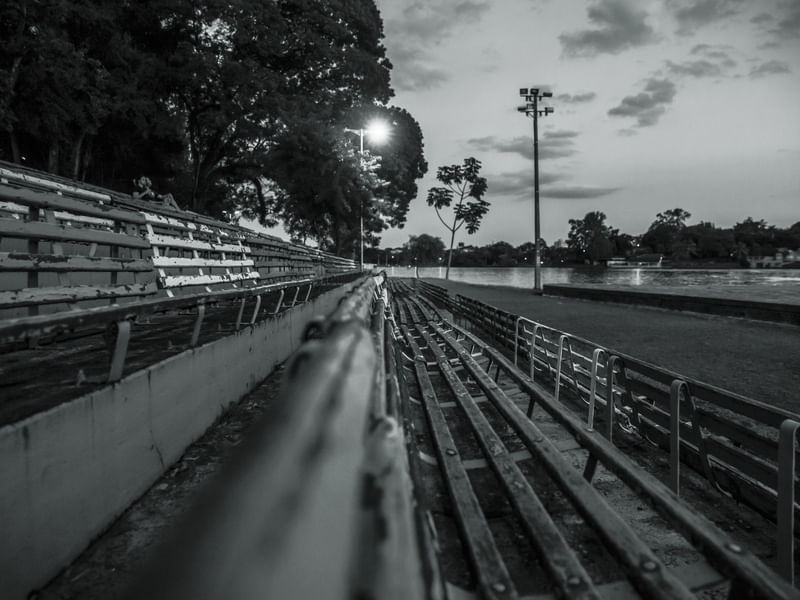 O BANCO AO ENTARDECER