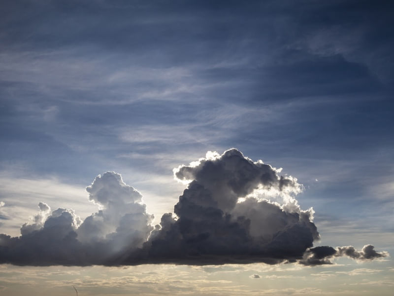 AS NUVENS DO CEU AZUL