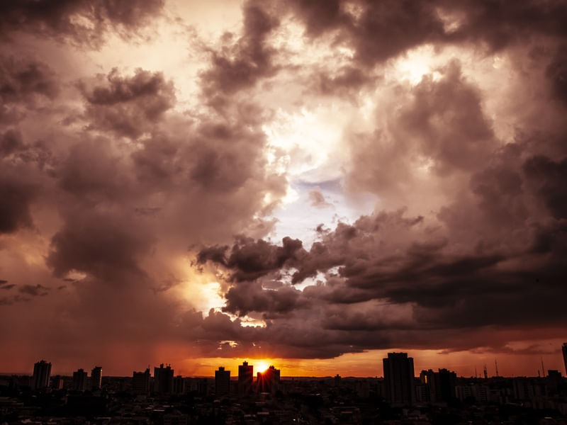 AS NUVENS E O SOL I
