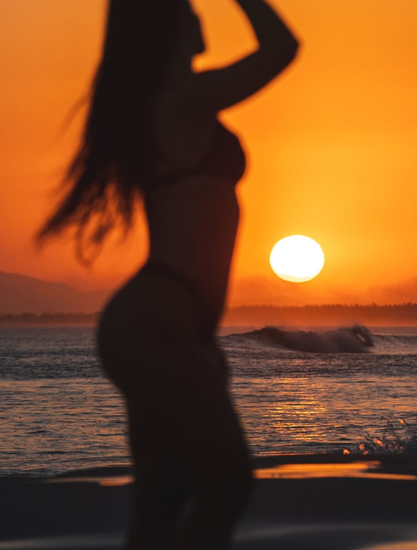 MODELO POR DO SOL PRAIA GRANDE-RJ 1