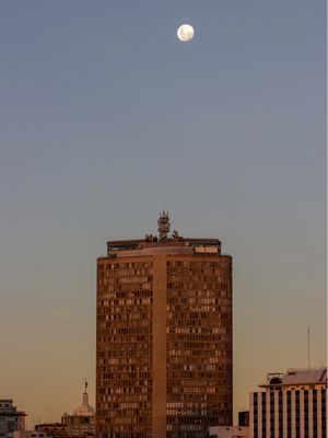 ÍCONES DE SÃO PAULO: EDIFÍCIO ITÁLIA, LUA E ENTARDECER