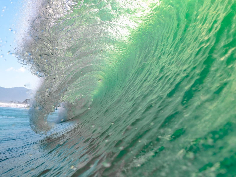WAVE BARREL - MAGIC ISLAND