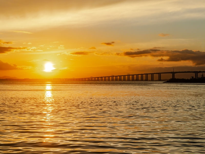 POR DO SOL PONTE RIO NITEROI