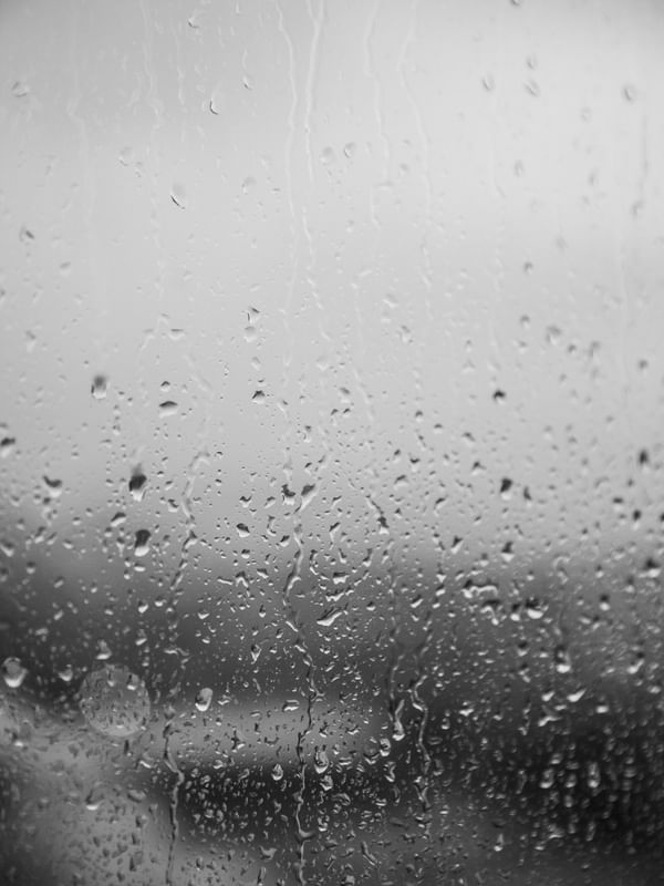 AS GOTAS DA CHUVA NA JANELA