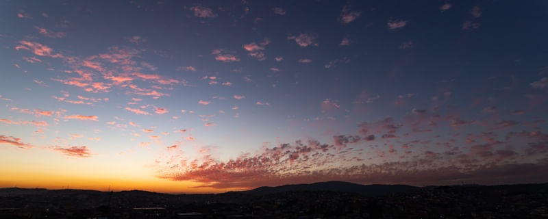 CÉU ENTRE NUVENS