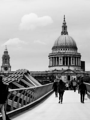 MILLENNIUM BRIDGE AND ST PAUL'S CATHEDRAL - LONDRES