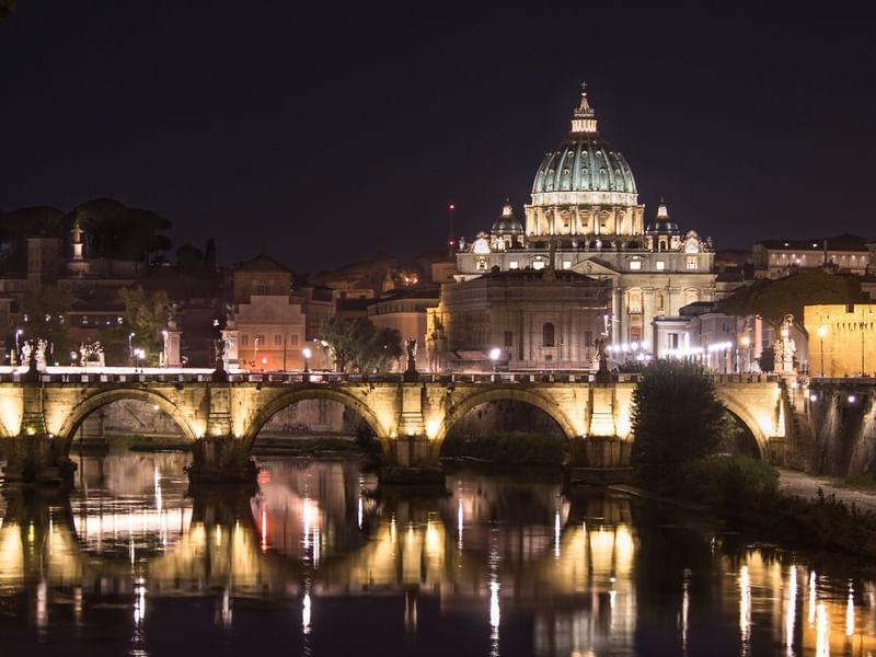 ST. PETER'S BASILCA AT NIGHT.