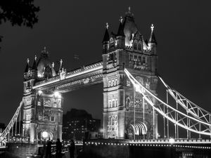 TOWER BRIDGE AT NIGHT
