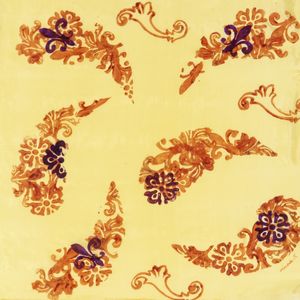 TECIDO AMARELO E PINTURAS ALARANJADAS