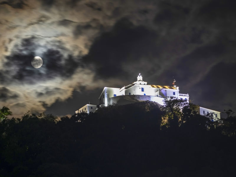 LUA CHEIA COM CONVENTO DE NOSSA SENHORA DA PENHA