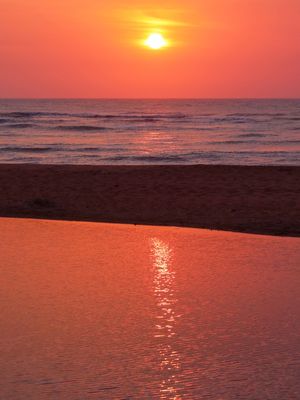 NASCER DO SOL NA LAGOA E PRAIA