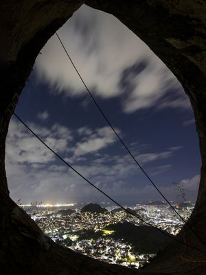 A CIDADE DE VITÓRIA VISTA DA PEDRA DOS DOIS OLHOS.
