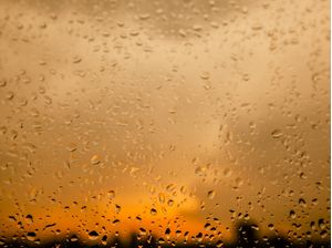 AS GOTAS DA CHUVA AO ENTARDECER