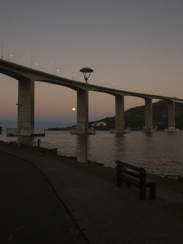 LUA CHEIA NA TERCEIRA PONTE