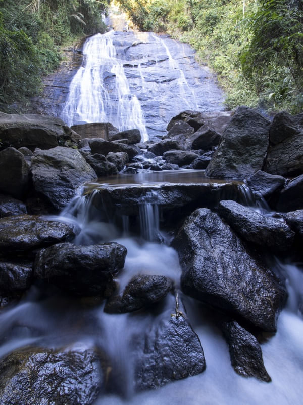 POR DENTRO DA CACHOEIRA CASCATA DO GALO