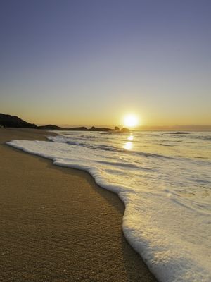 AMANHECER NA PRAIA MOLE