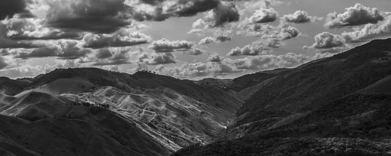 SIERRAS COM NUVENS