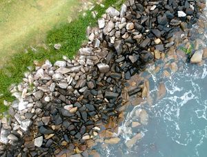 PEDRAS E MAR- DETALHE