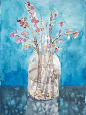 JARRO DE VIDRO EM FUNDO AZUL COM FLORES EM AQUARELA