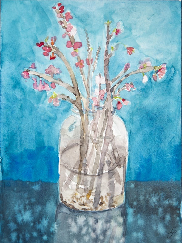 JARRO DE VIDRO EM FUNDO AZUL COM FLORES EM AQUARELA