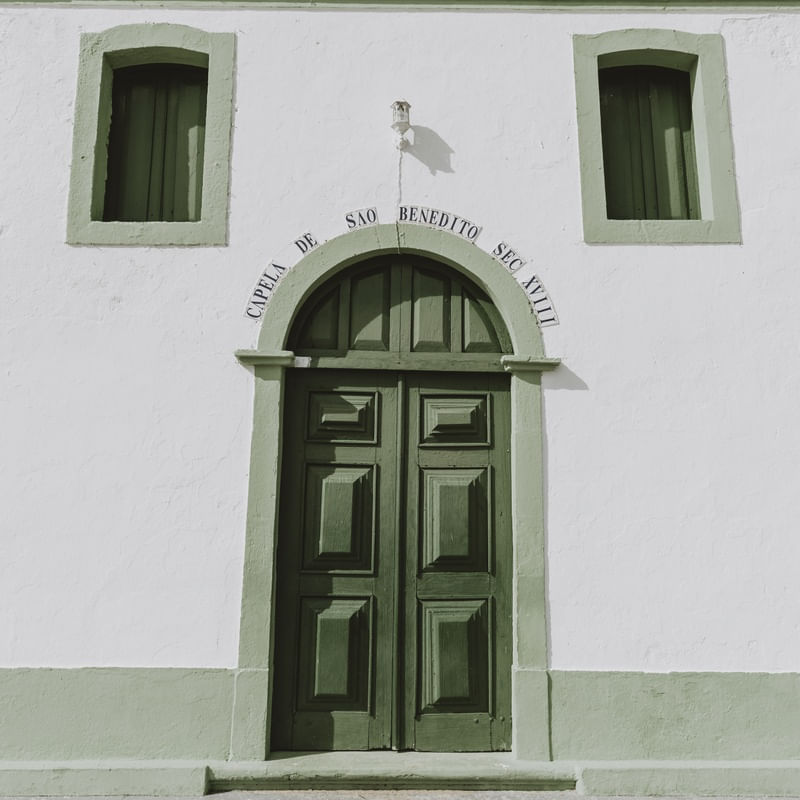 A FACHADA DA IGREJA DOS CARNEIROS