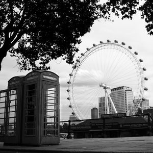 TELEFONE PÚBLICO E RODA GIGANTE EM LONDRES