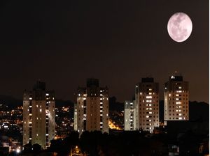 LUA NA CIDADE