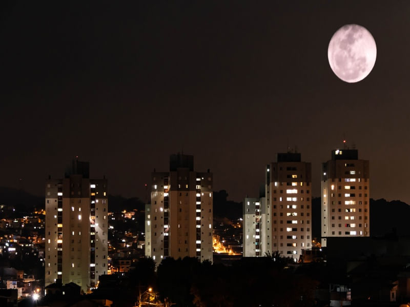 LUA NA CIDADE