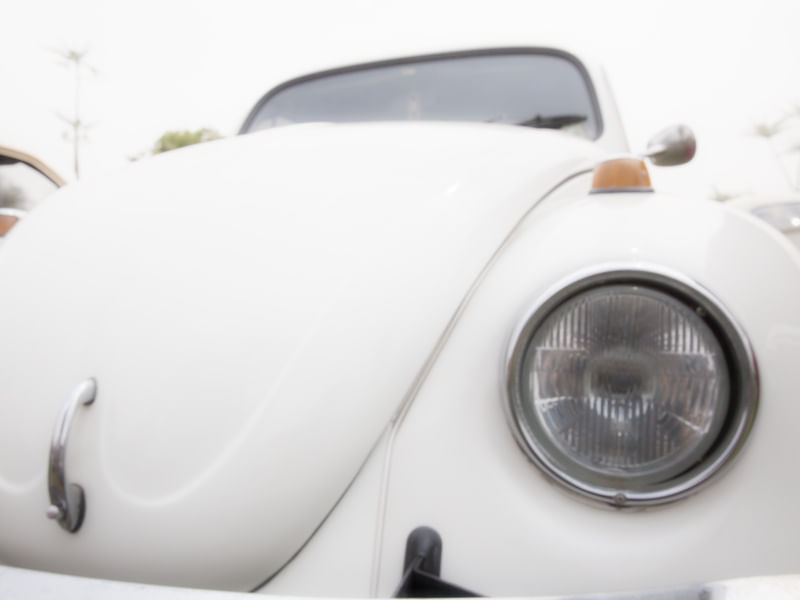 O FUSCA BRANCO PRETO E BRANCO