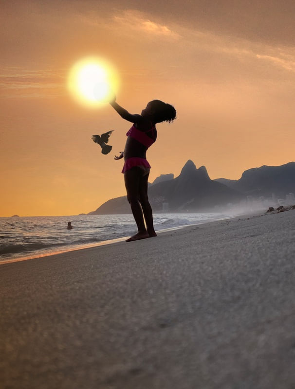 A MENINA E O SOL