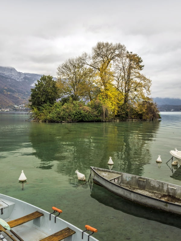 LAGO EM ANESSY