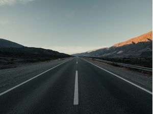 A ESTRADA POR CÉSAR OVALLE