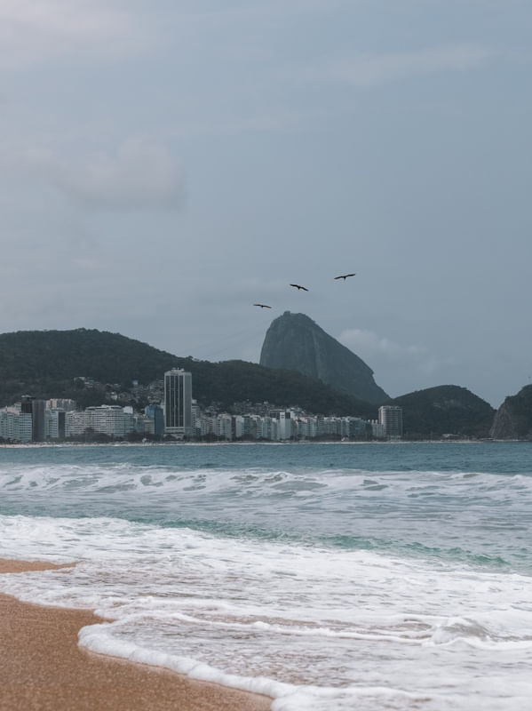 AS ESPUMAS DE COPACABANA