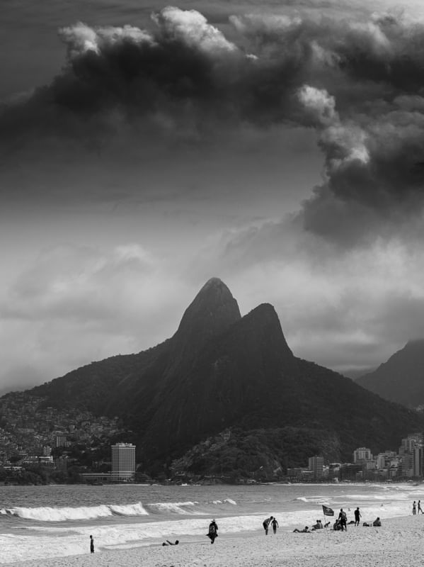 BLACK CLOUDS IPANEMA
