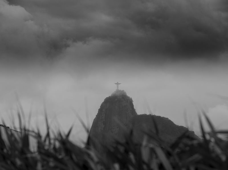 BRAÇOS ABERTOS PARA A TEMPESTADE