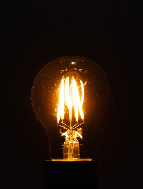LUZ SOB PRETO