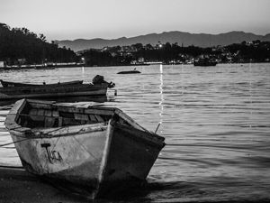 PRAIA DA ENGENHOCA - NO COLORS