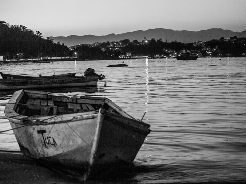 PRAIA DA ENGENHOCA - NO COLORS