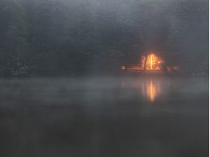 NÉVOA SOBRE O LAGO NEGRO