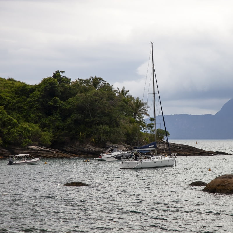 BARCOS EM ILHABELA 1